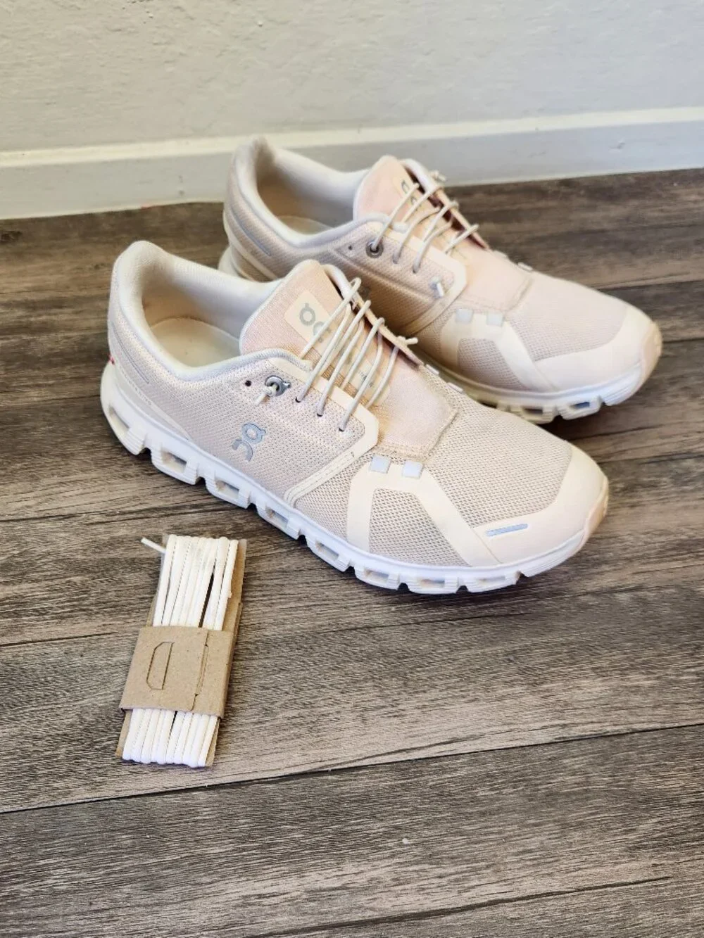 On Cloud 6 Sneakers Running Shoes Blonde Dew Women's 9.5 - Picture 1 of 9